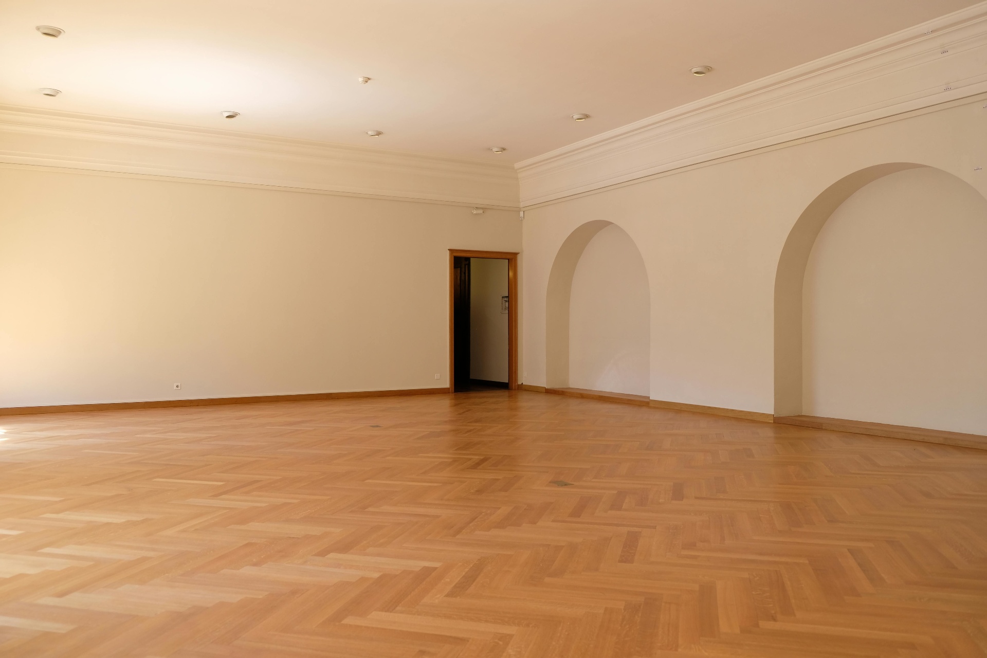 Nachher – Großes Wohnzimmer nach Verlassenschaftsräumung in Wien