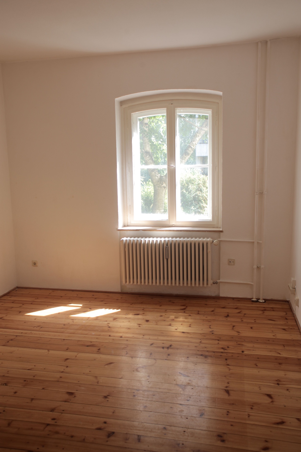 Nachher – Zimmer mit Fenster nach Nachlassräumung